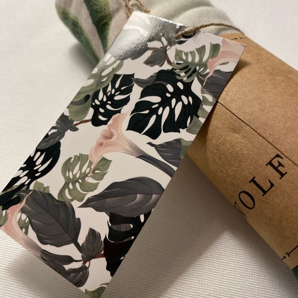 Virginia Wolf Wrap - Picture 3 of 5